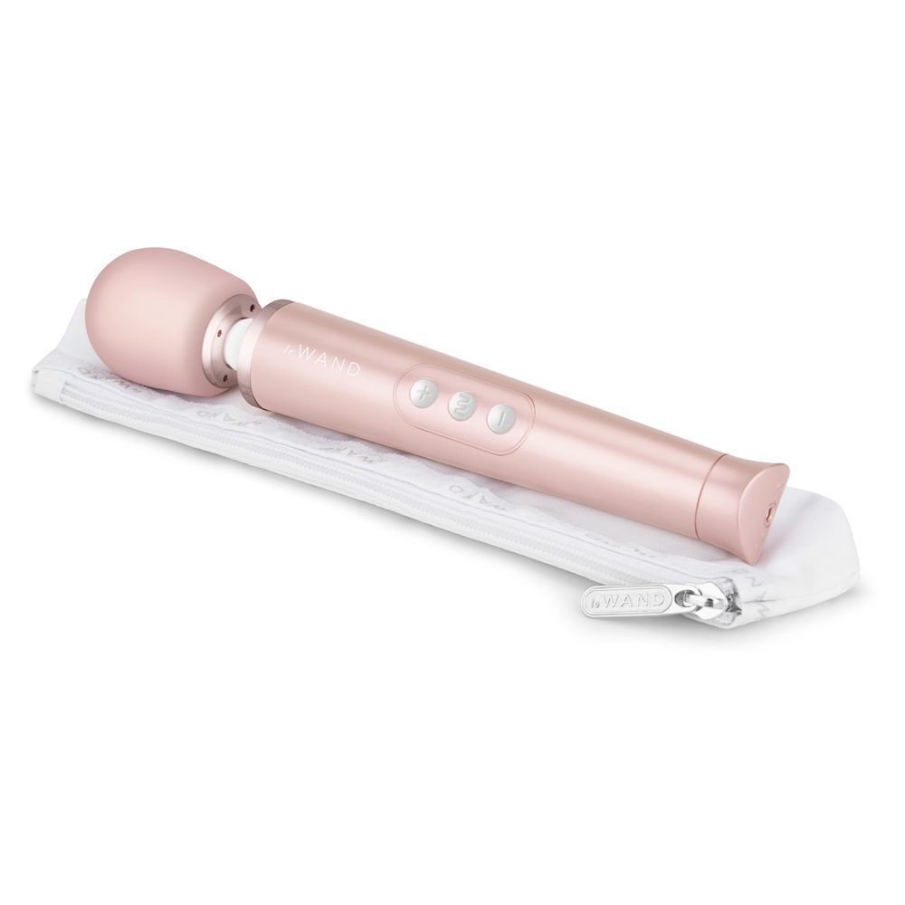 Le Wand Petite Gold Travel Rechargeable Wand - Peaches & Cream